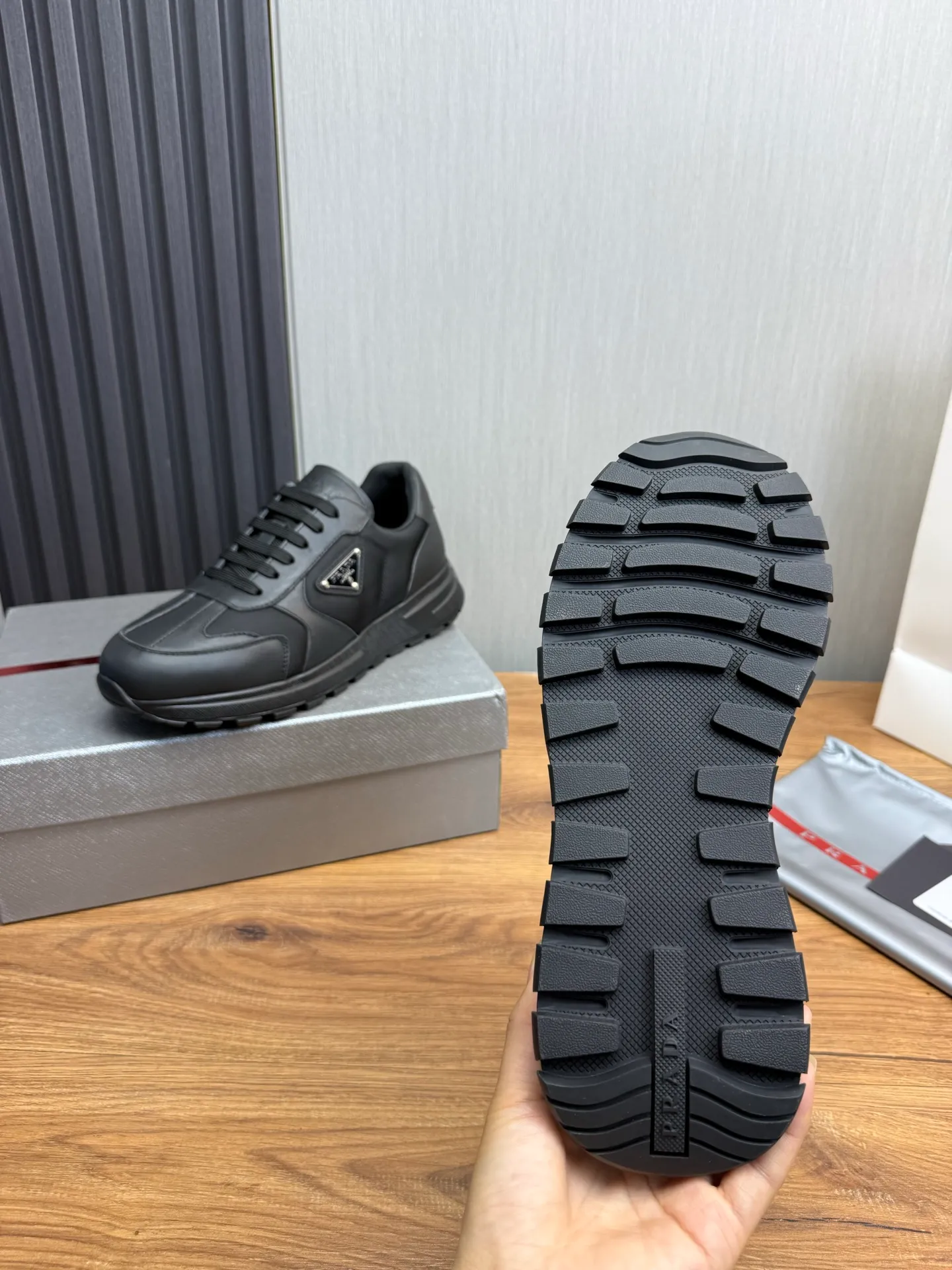 Factory price 580💰 [PRADA] Hot-selling men's shoes shipped 👏Official website synchronized ⬆️ Original cowhide fabric + cowhide lining, cowhide feet 🐮 1:1 shipment ✔️Original original bottom, 38-45 (45. Customized, non-refundable)